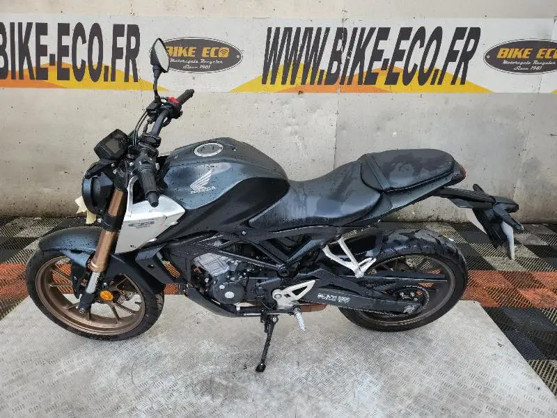 CB 125  R