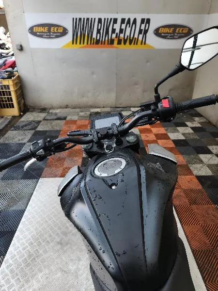 CB 125  R