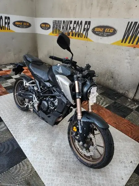 CB 125  R