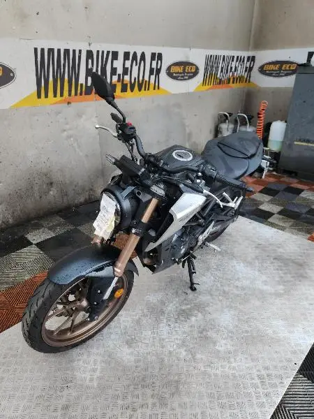 CB 125  R