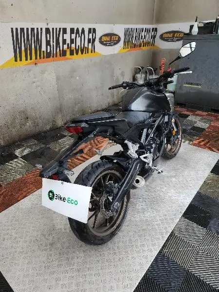 CB 125  R