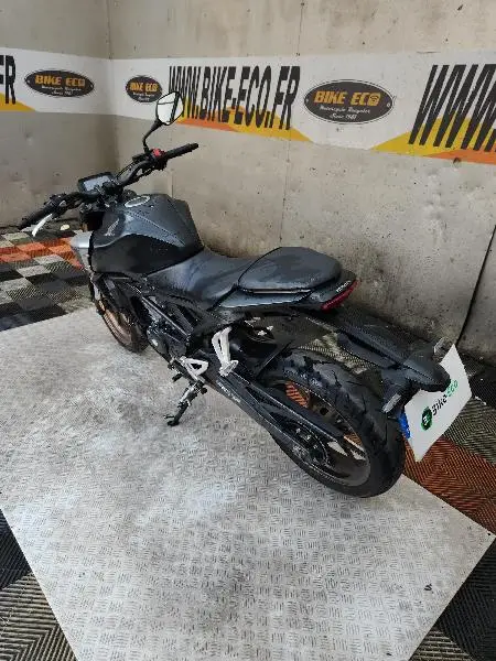 CB 125  R