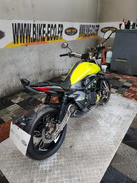 310 V