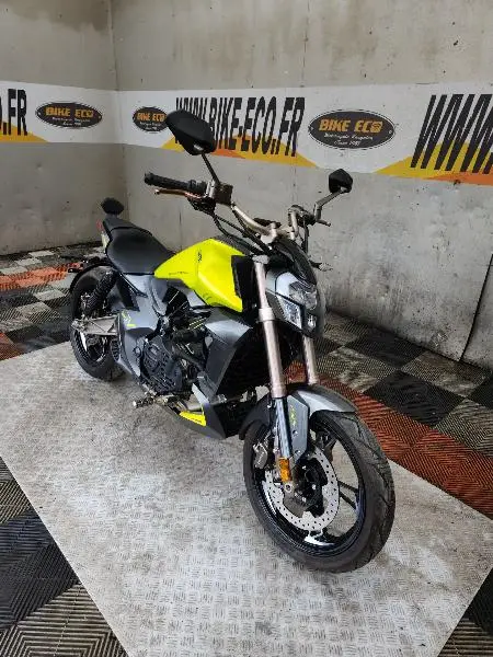 310 V