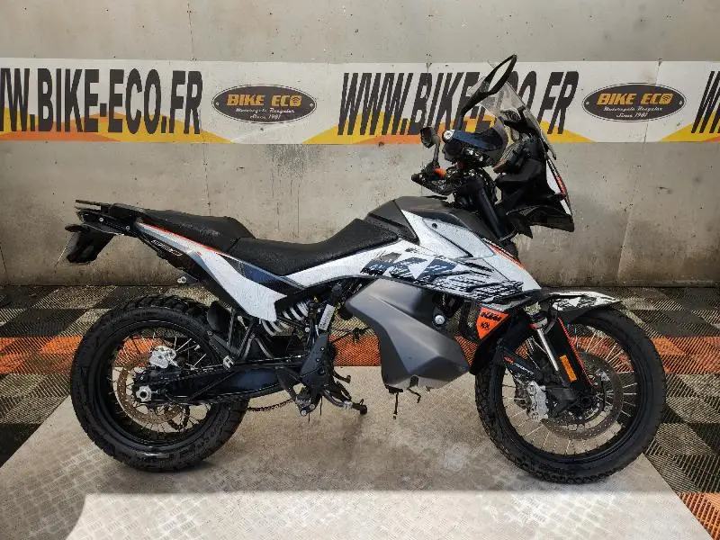 890 ADVENTURE