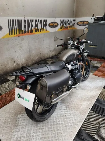 STREET TWIN  900