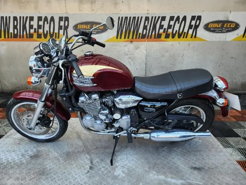 THUNDERBIRD 900