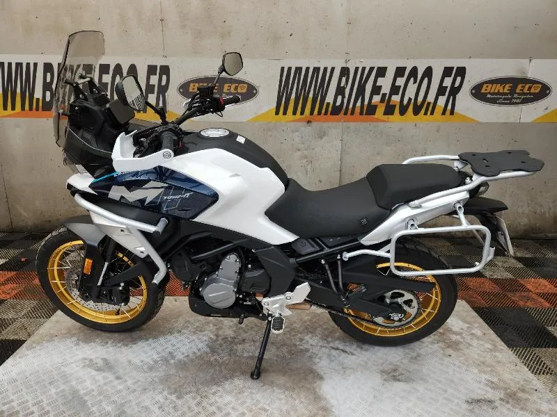 MT 700