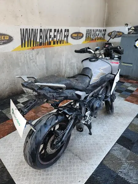 MT09