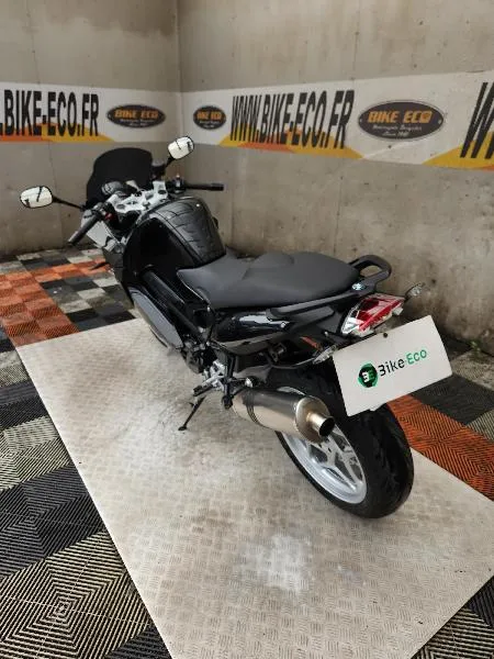 F 800 ST