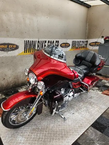 TOURING ELECTRA GLIDE 1800 ULTRA CVO