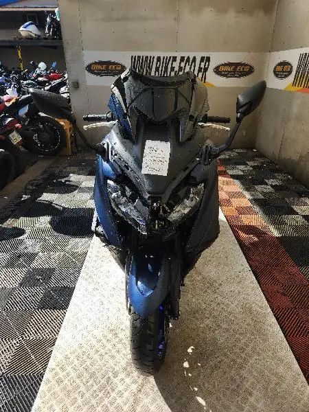 XP TMAX 560