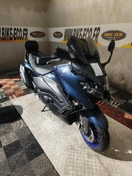 XP TMAX 560