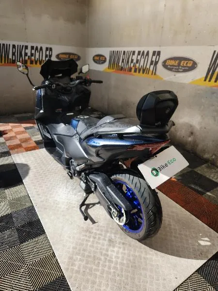 XP TMAX 560