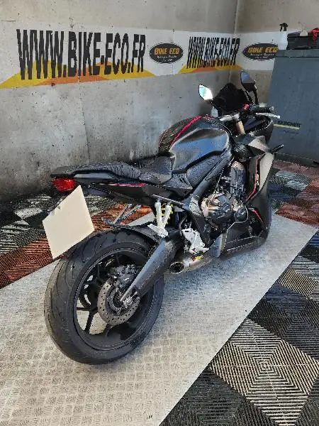 CBR 650 R 