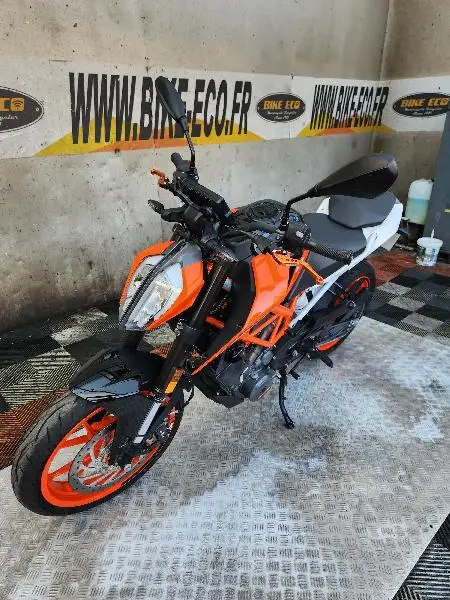 390 DUKE ABS