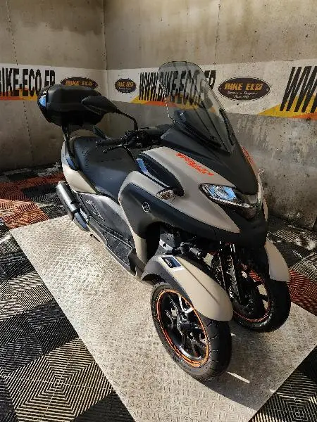 TRICITY 300