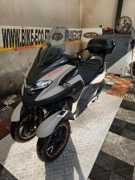 TRICITY 300
