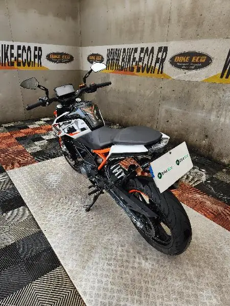 125 DUKE ABS
