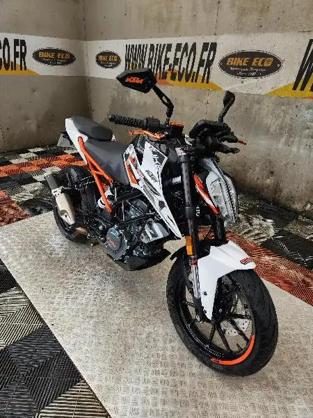 125 DUKE ABS