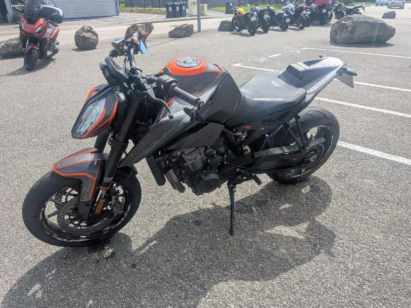 890 DUKE