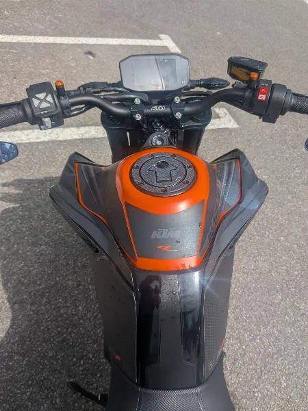 890 DUKE