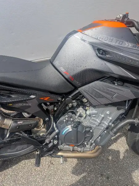 890 DUKE