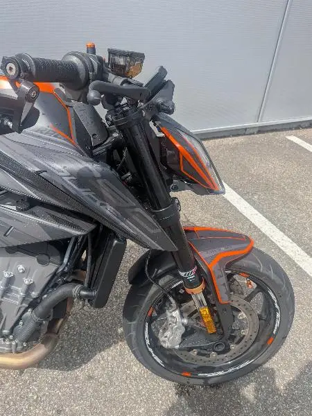 890 DUKE
