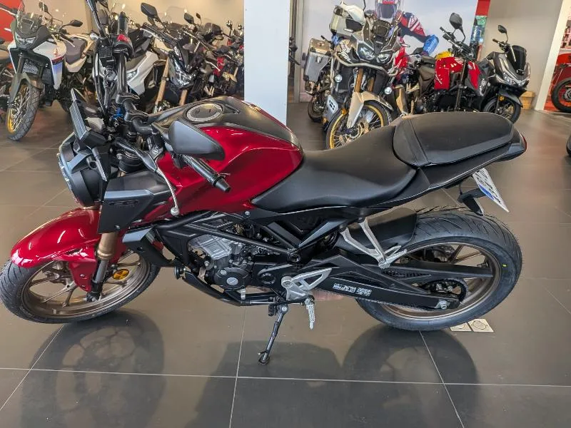 CB 125  R