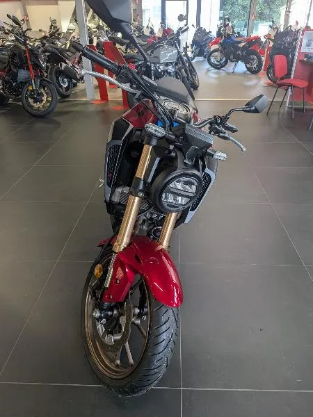 CB 125  R