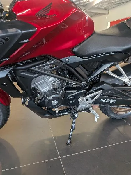 CB 125  R