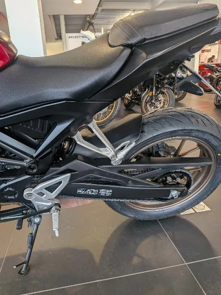 CB 125  R