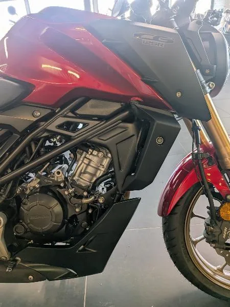 CB 125  R