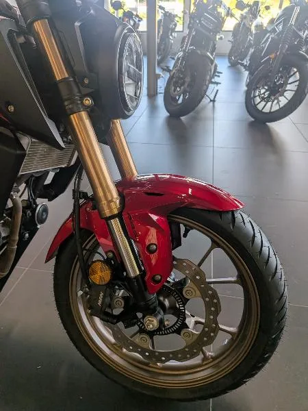 CB 125  R