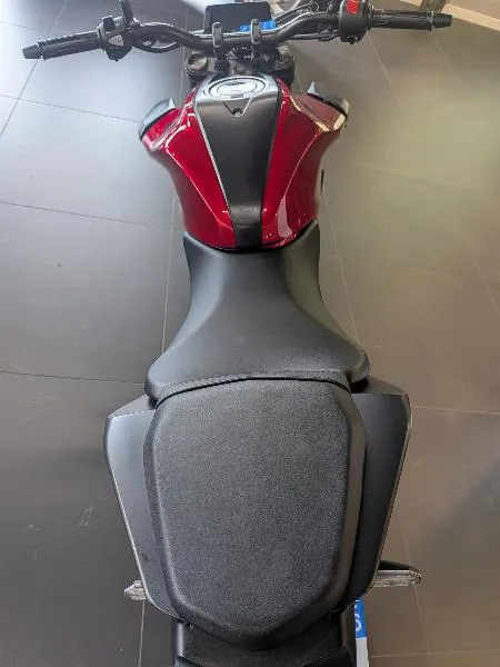 CB 125  R
