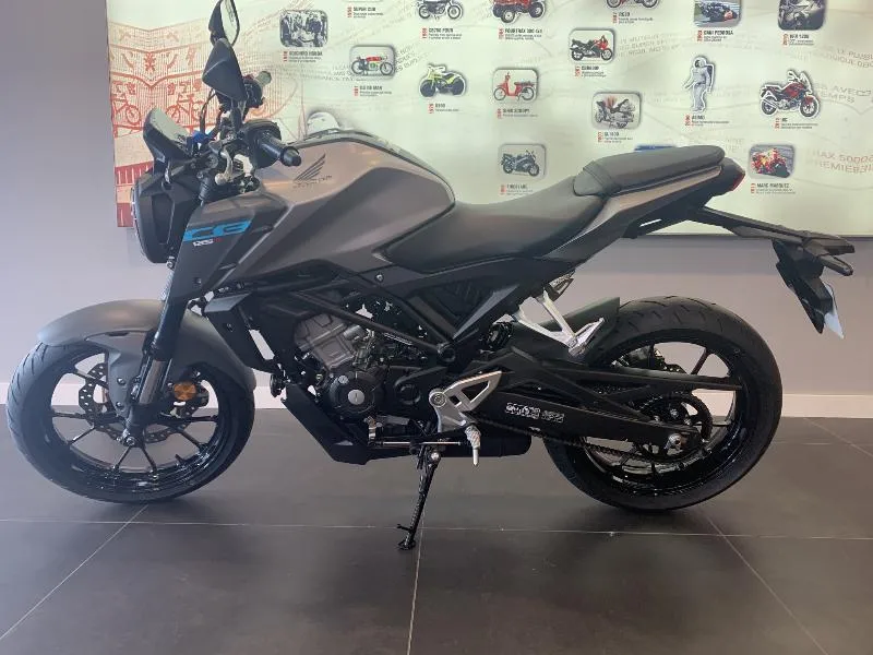 CB 125  R