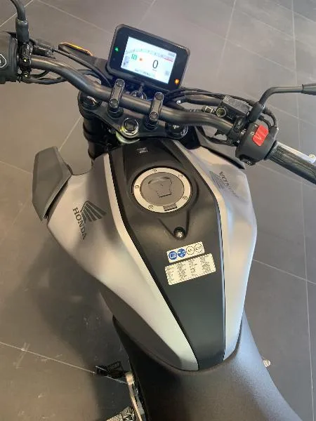 CB 125  R