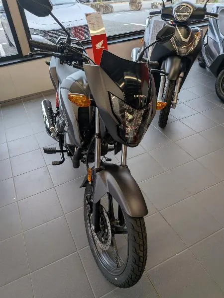 CB 125 F