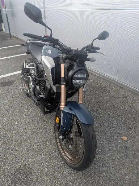 CB 125  R