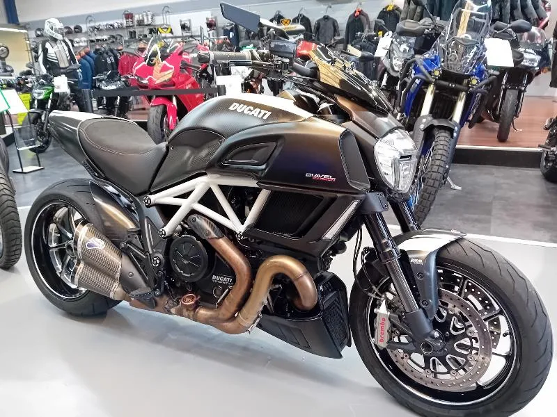 DIAVEL CARBON 2014