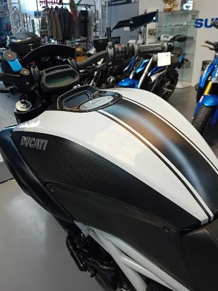 DIAVEL CARBON