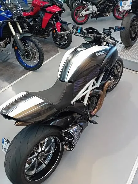 DIAVEL CARBON
