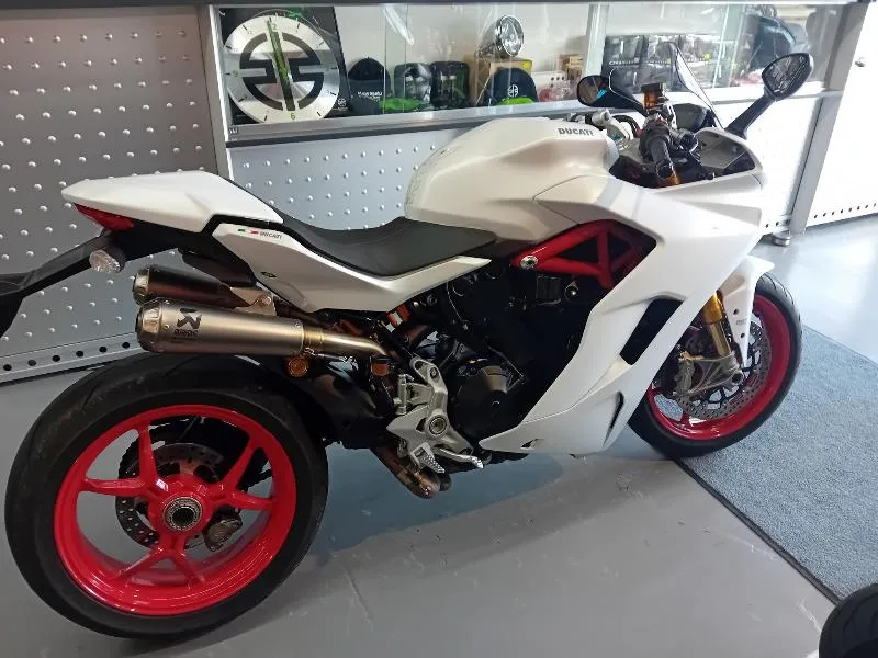 SUPERSPORT 939S