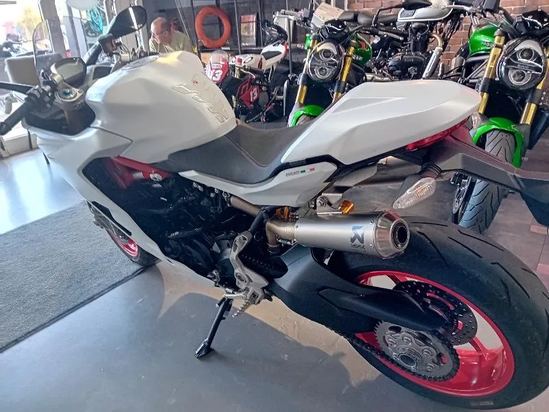 SUPERSPORT 939S