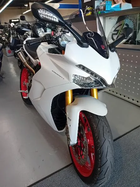 SUPERSPORT 939S