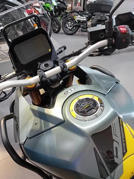 DL VSTROM 800DE