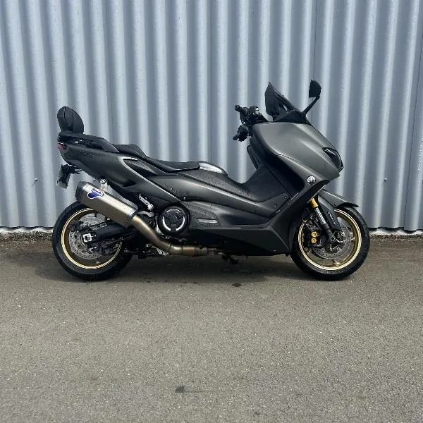 TMAX 560