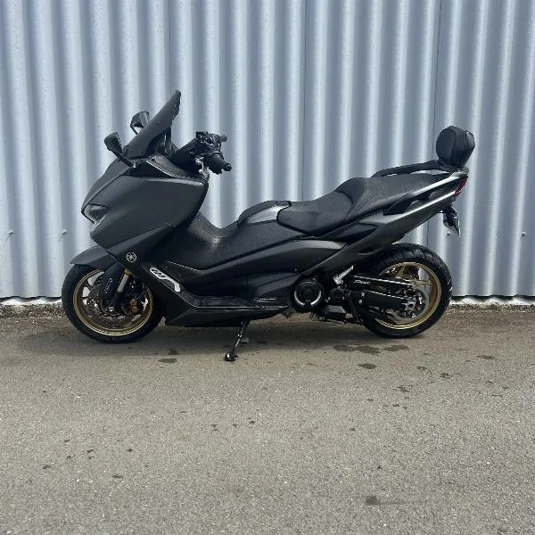 TMAX 560