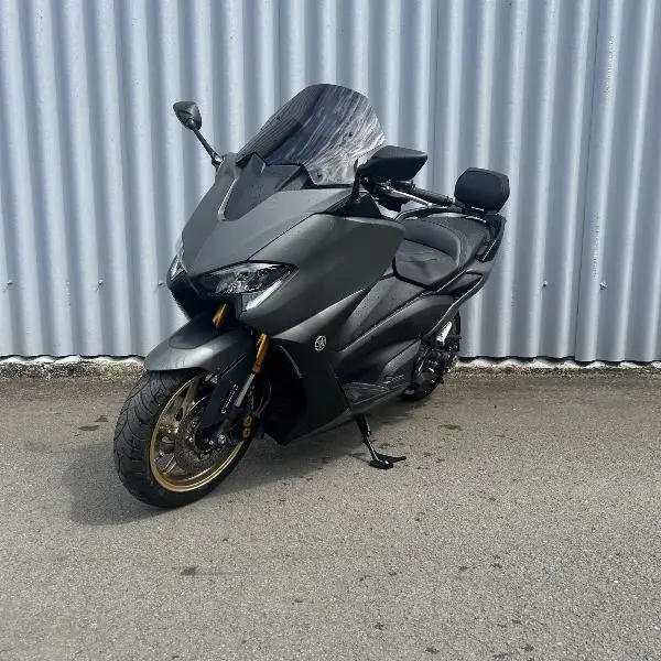 TMAX 560