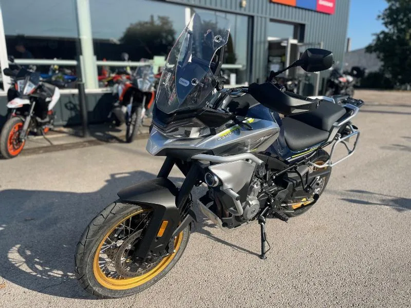 MT 800 TOURING
